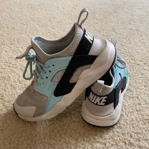 Ultra Huarache by Nike